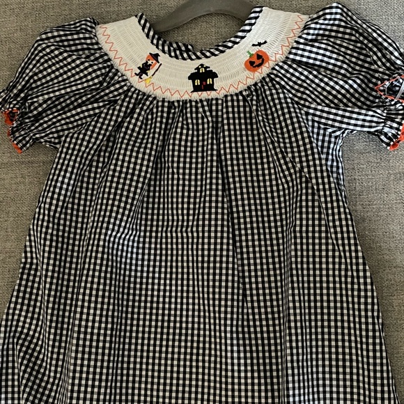 New without tags 12 month smocked Halloween dress. - Picture 2 of 3